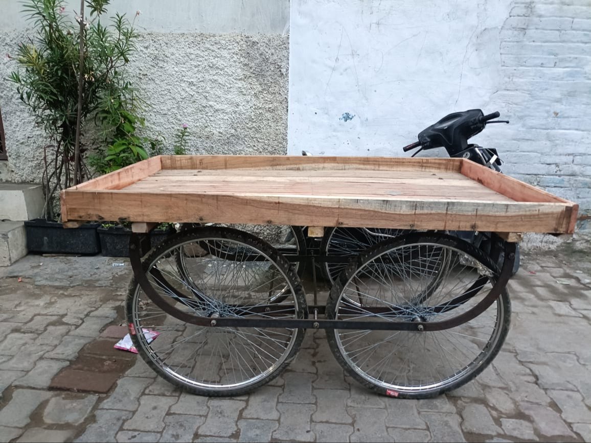 Fruit Trolley Rickshaw Manufacturing Unit in Noida - Shiv Cycle Rikshaw